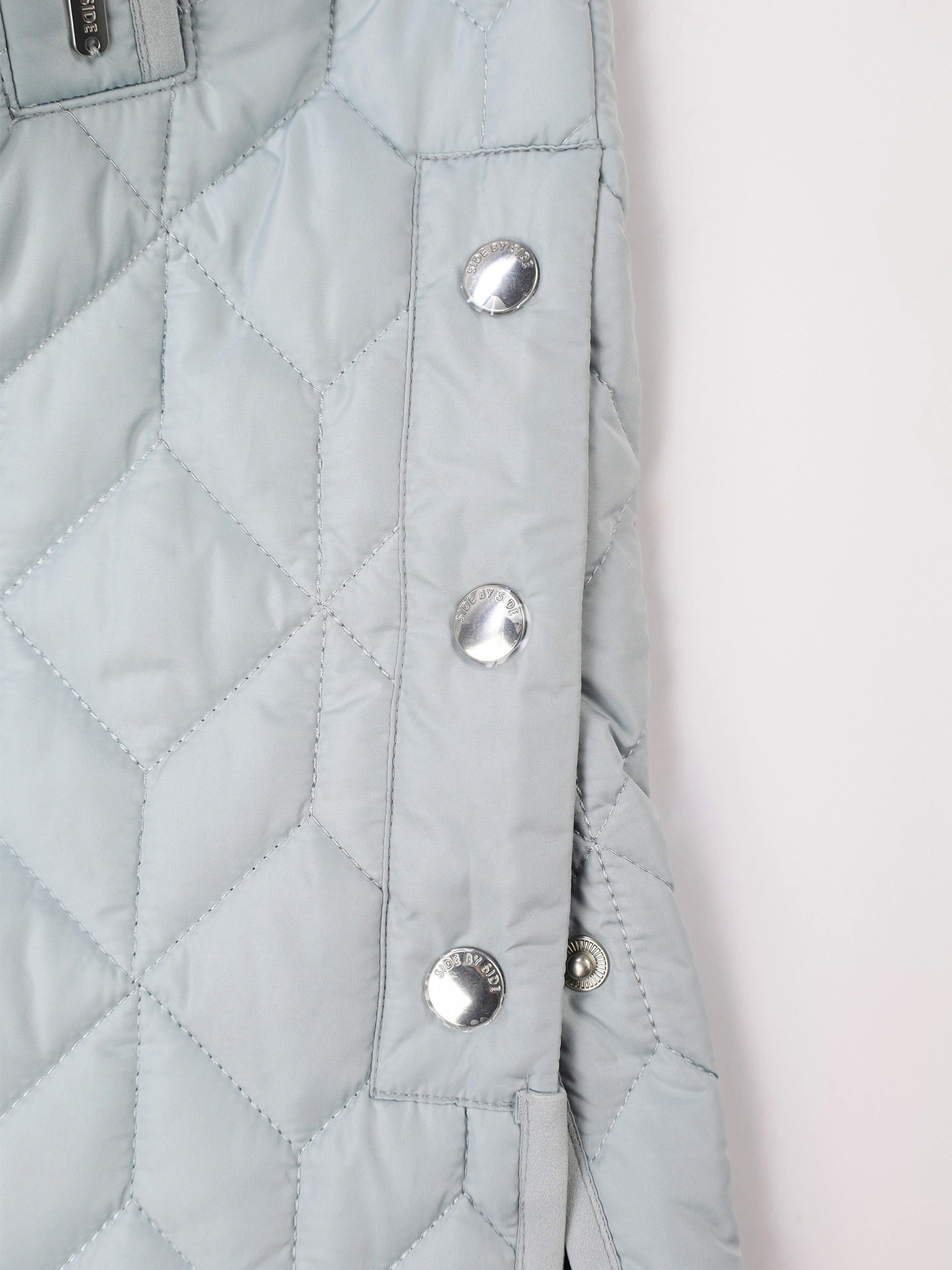 Пальто стеганое голубого цвета прямого кроя